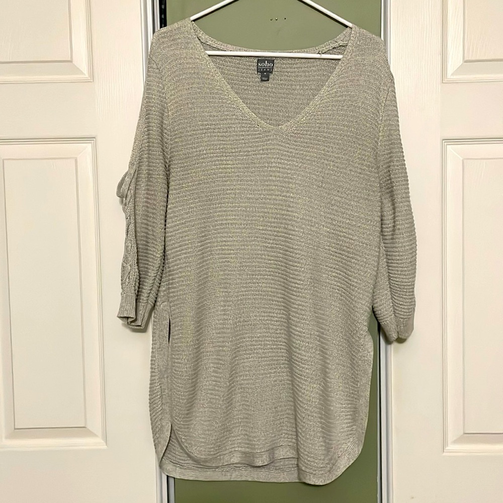 New York & Company SoHo Women’s Sweater, Size Medium, Excellent Condition!